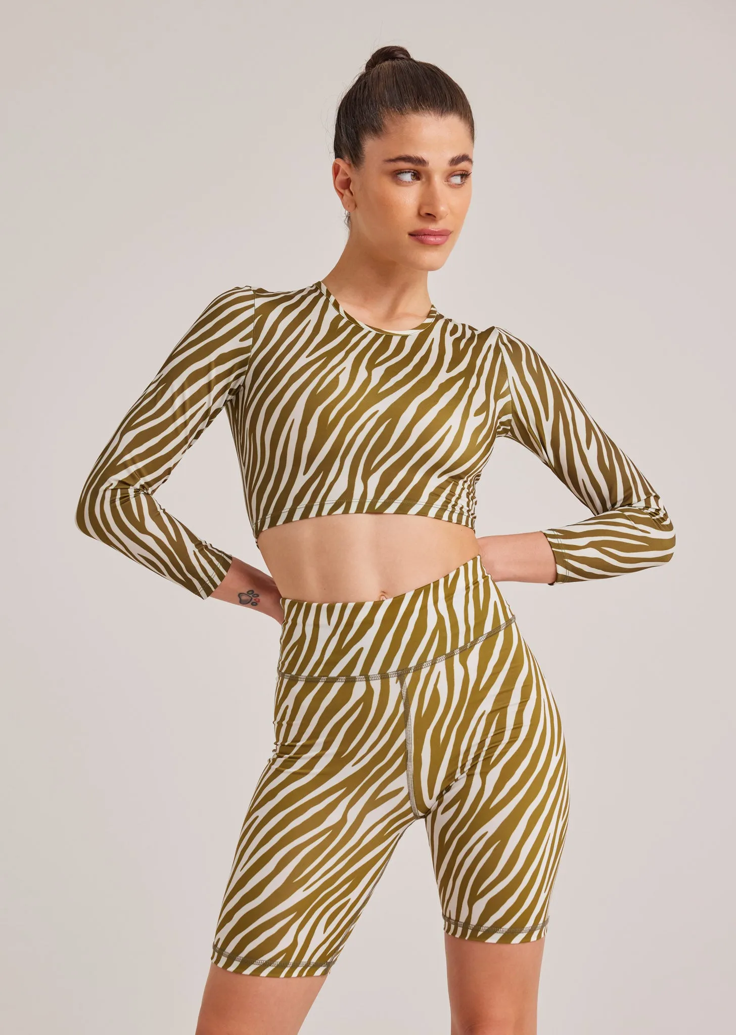 Αθλητικό biker με zebra print | Χακί