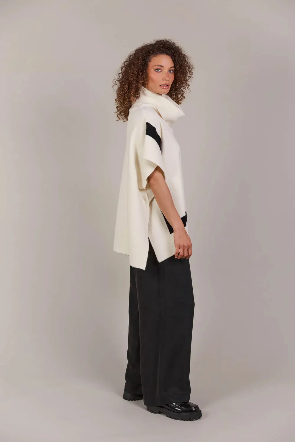 Avino Poncho  - Ecru