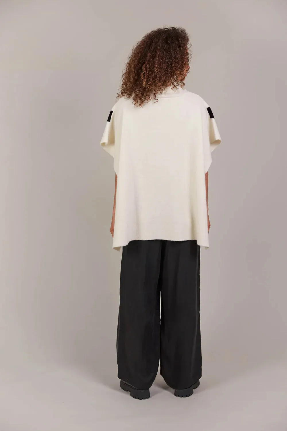Avino Poncho  - Ecru