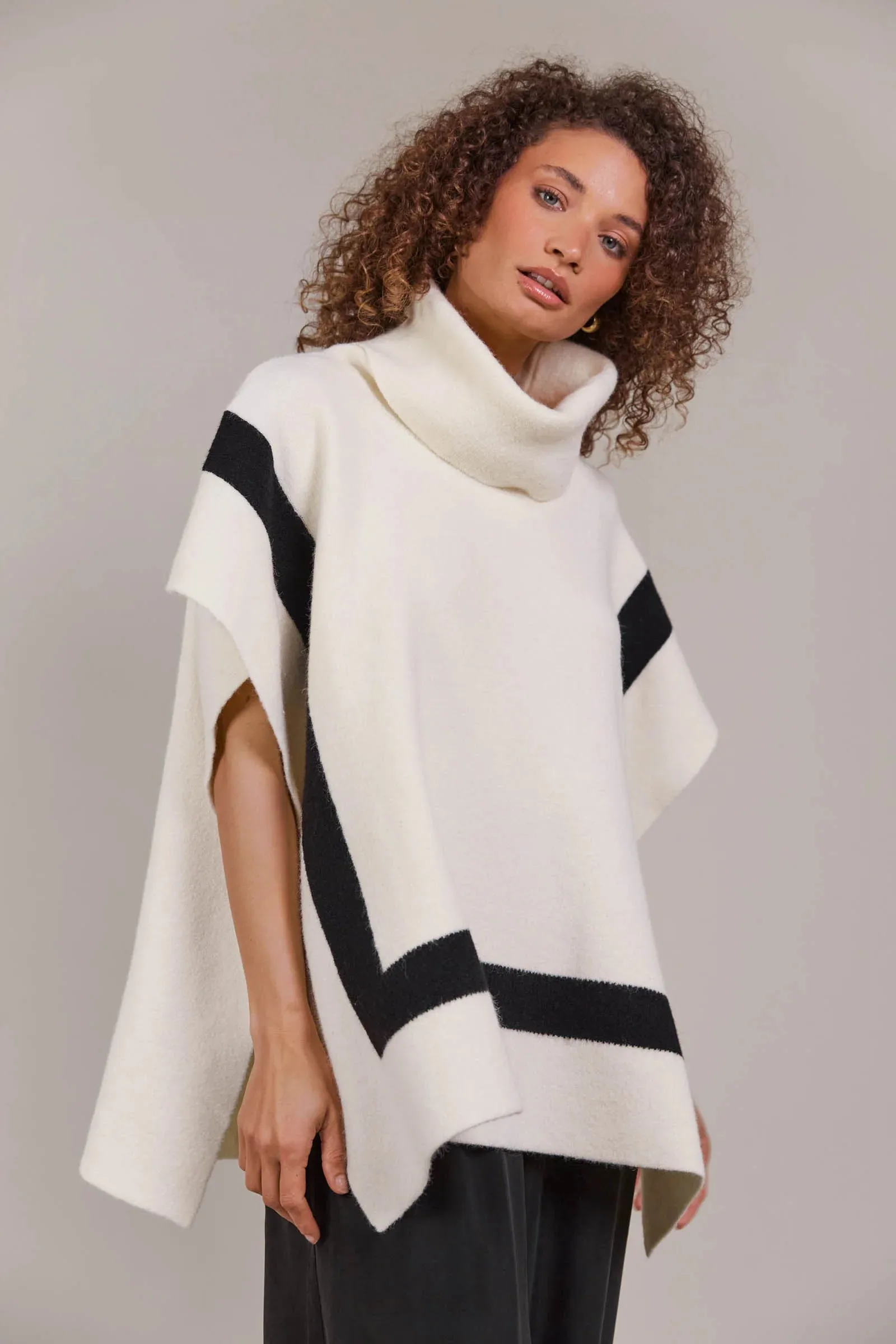 Avino Poncho  - Ecru
