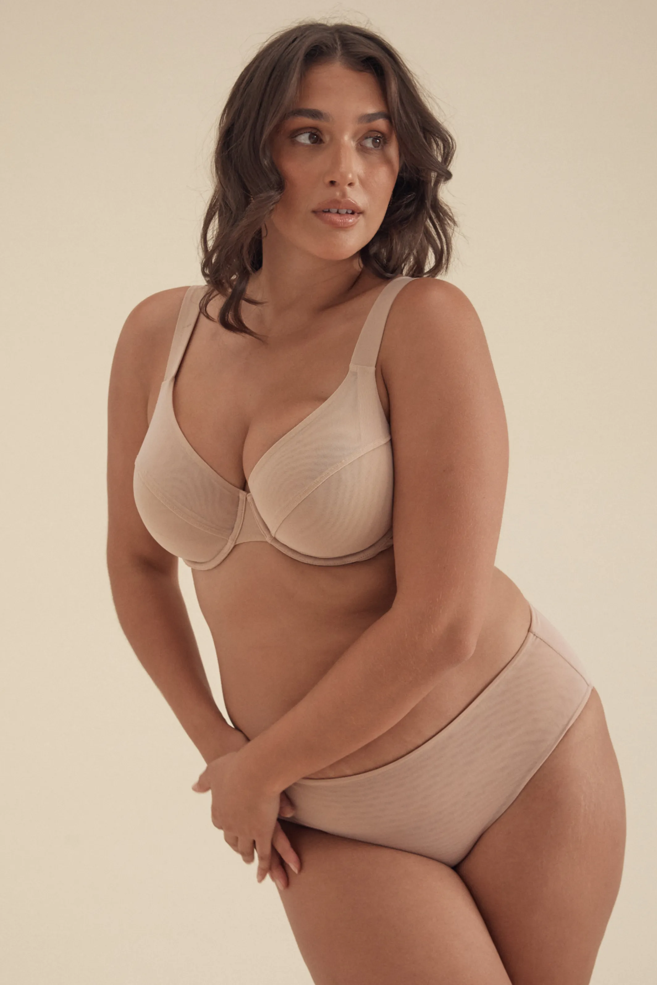 BUSTY BASICS PLUNGE BRA - LATTE