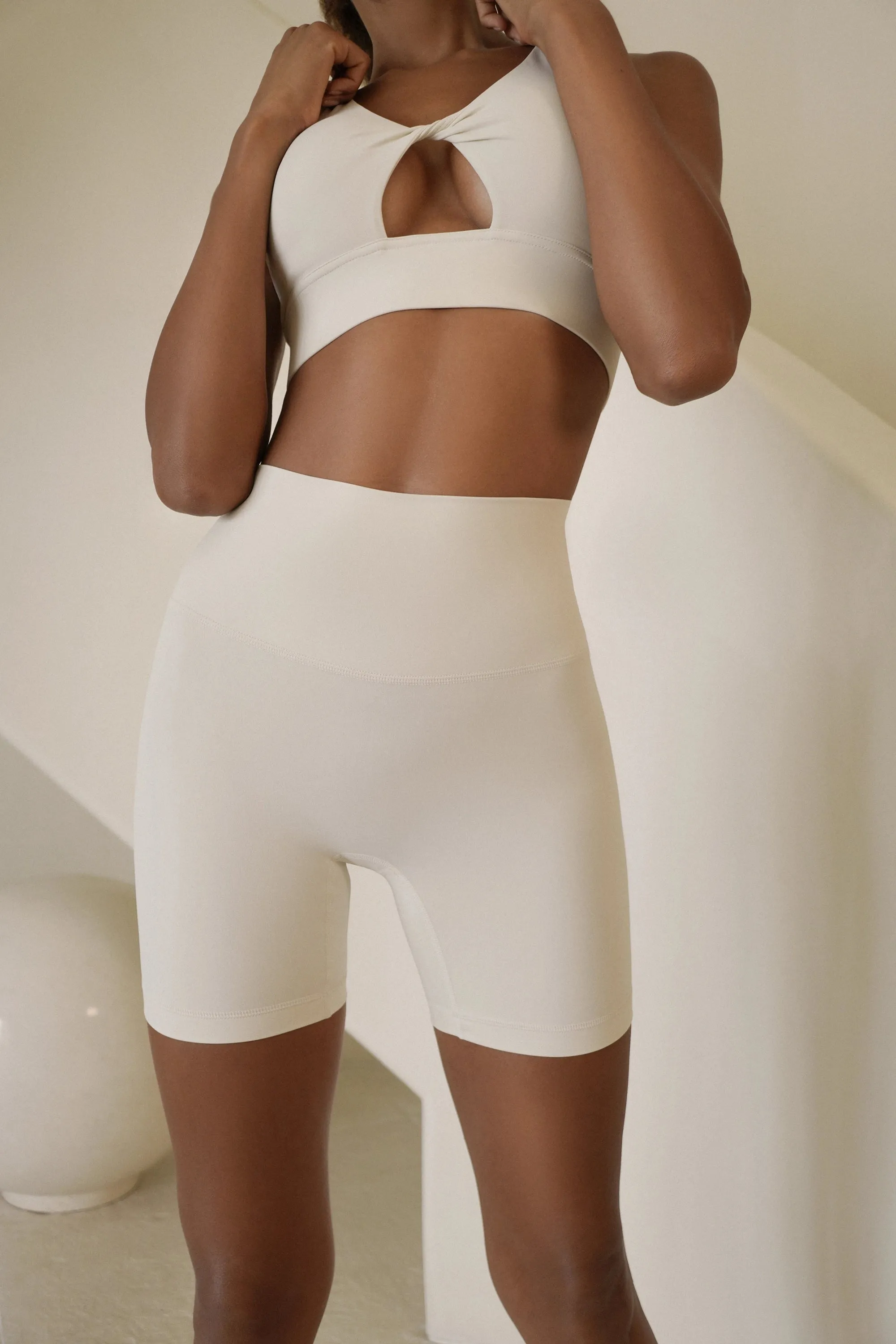 CLASSIC MIDDLE SHORTS | IVORY