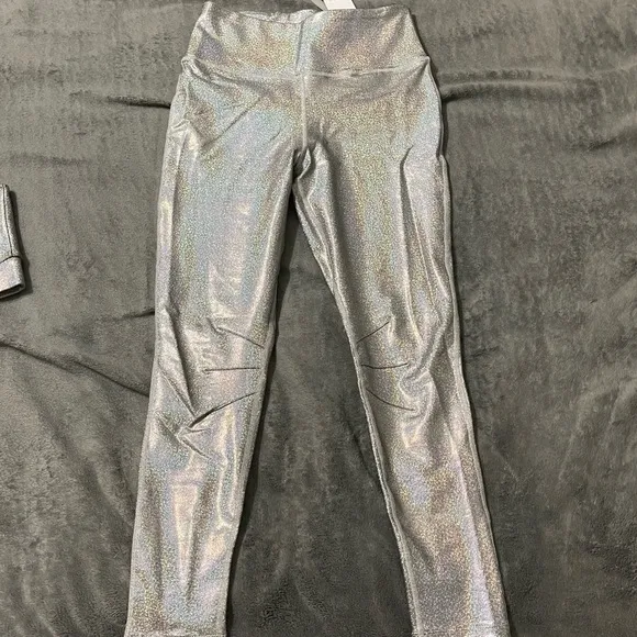 Complete set! Shimmer silver colored activewear guess leggings sports bra