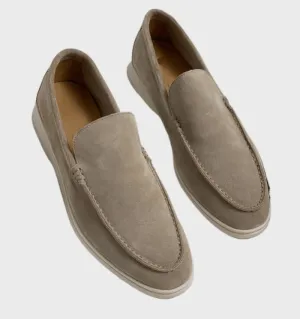 Fashionable men's leather loafers