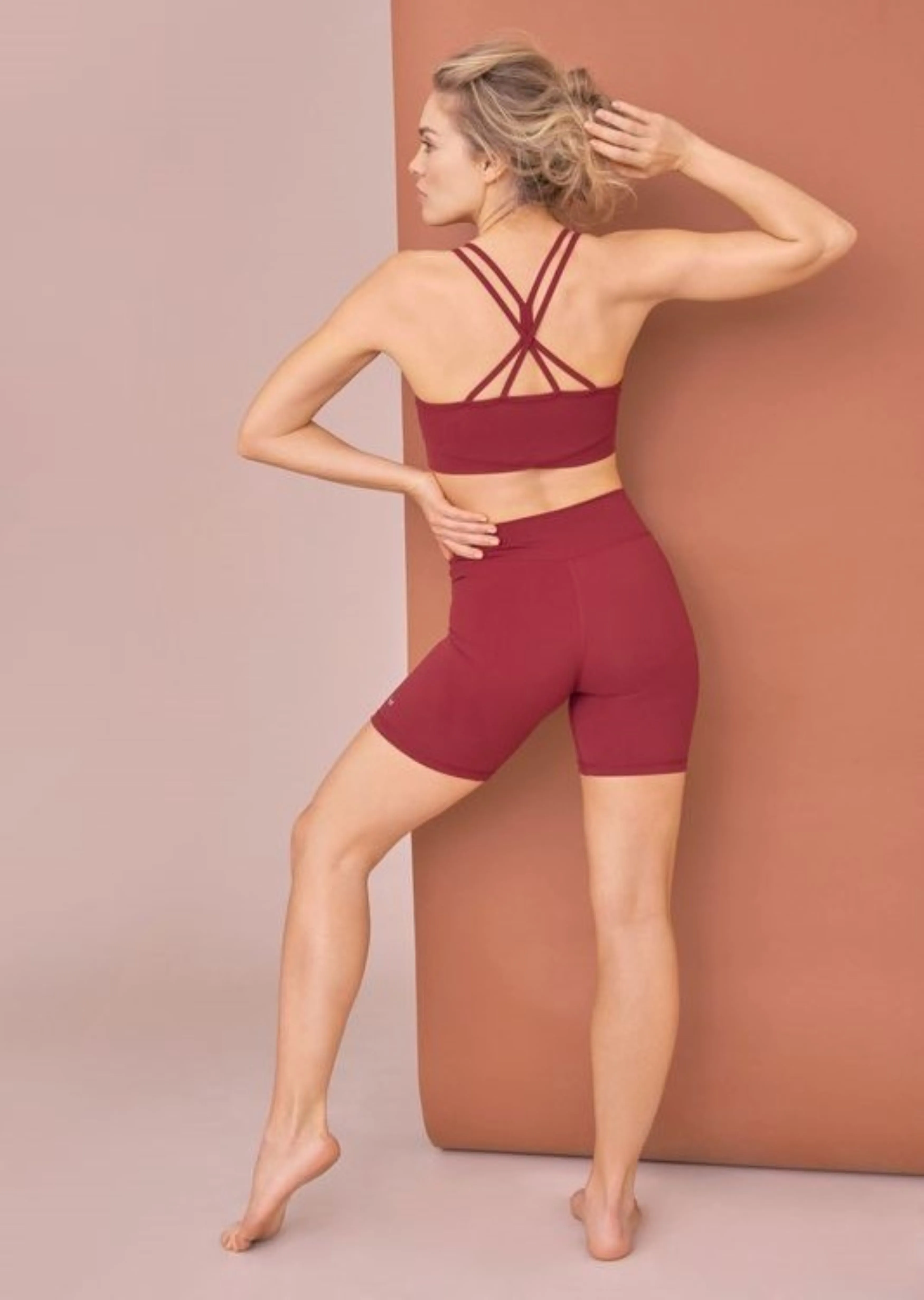 Huit Bien-etre Criss-Cross Sports Bra