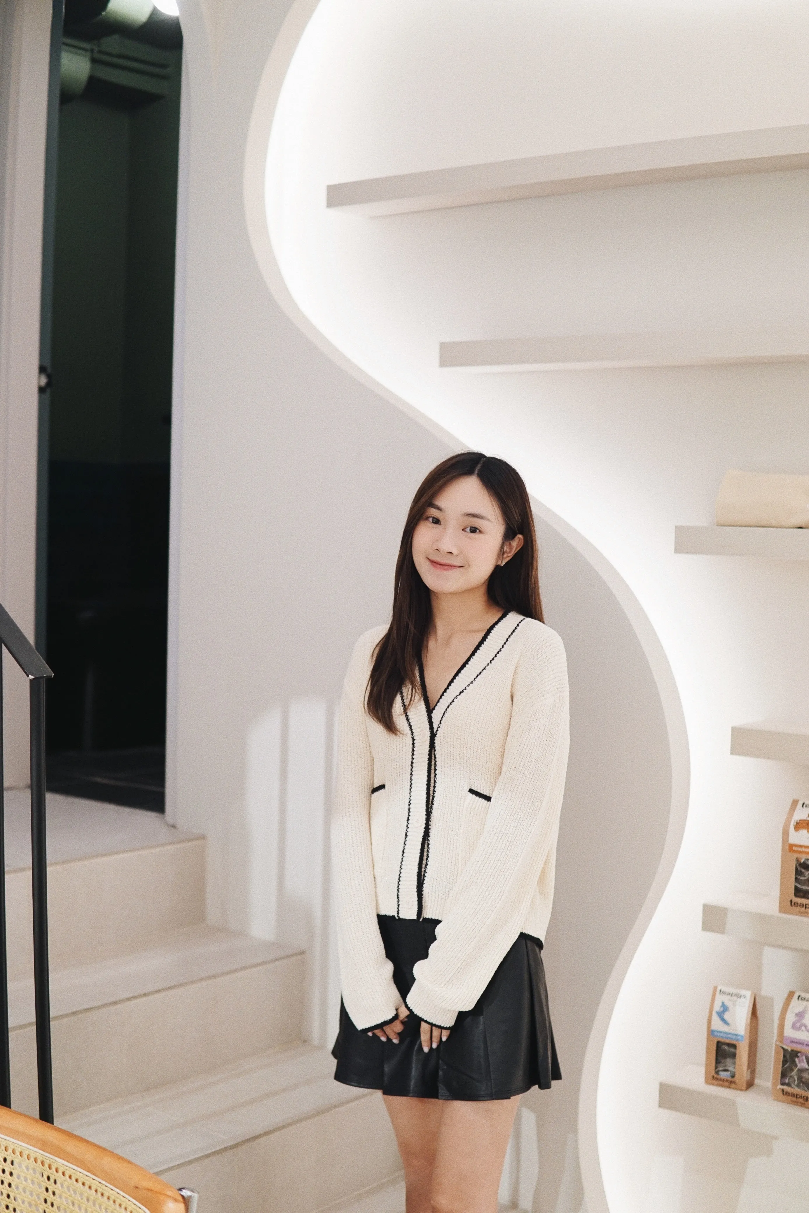 Lightweight Contrast Trim Cardigan
