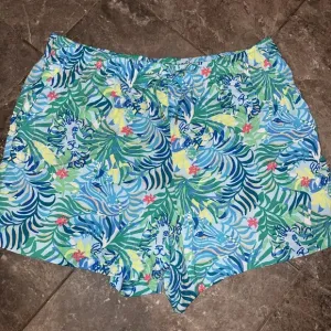 Lilly Pulitzer NWOT Croix Shorts Pull On Elastic Tropical XL Drawstring Colorful