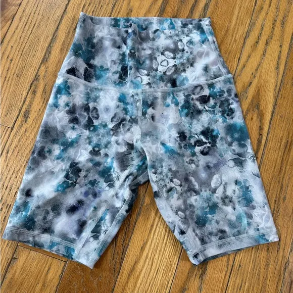 Lululemon Align Short 8” in Kaleidofloral Multi Size 4