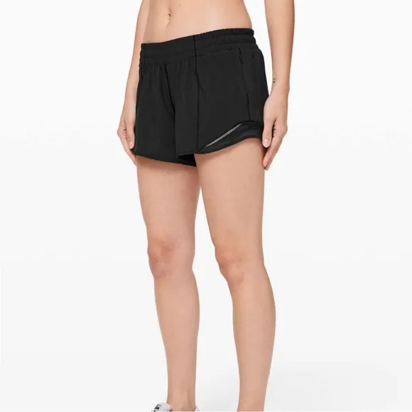 Lululemon Hotty Hot Short II Long 4&quot; in Black Size 4 Activewear Athleisure