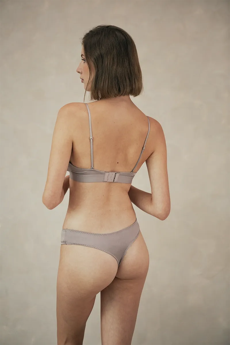 Mia Thong