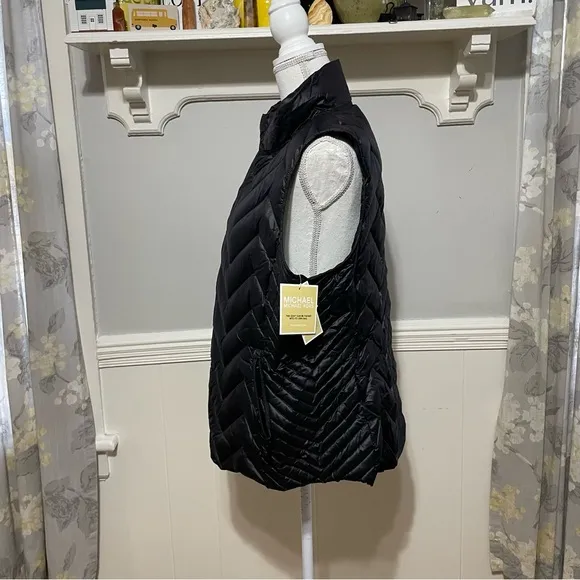 Michael Kors Black Quilted Nylon Vest Size XL (NWT)