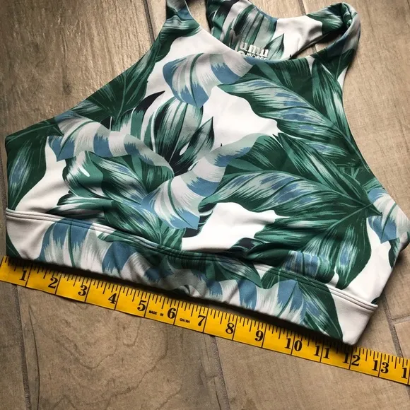 Mumu moves Arc rare pretty in palms leaf pattern keyhole sports bra. Size S