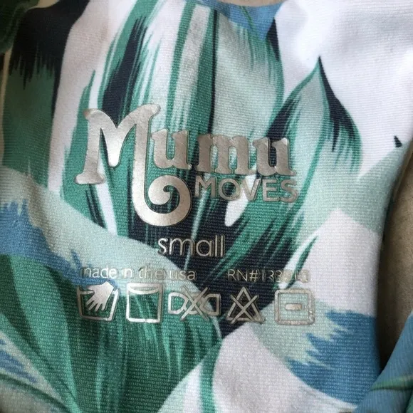Mumu moves Arc rare pretty in palms leaf pattern keyhole sports bra. Size S
