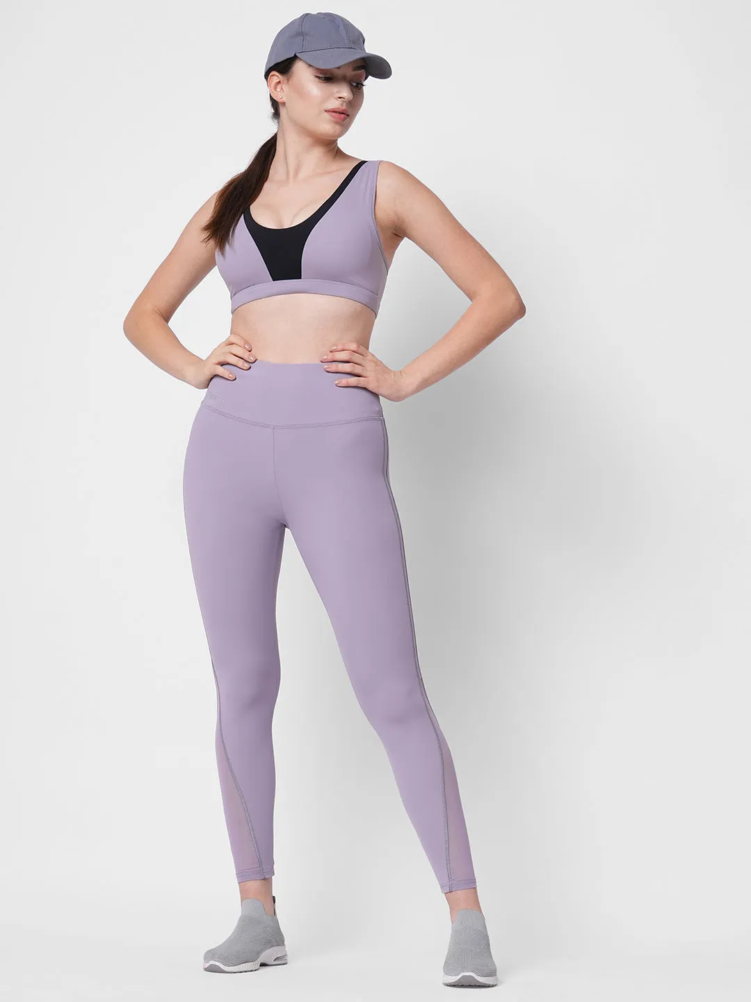New classic fit v neck lavender sports bra