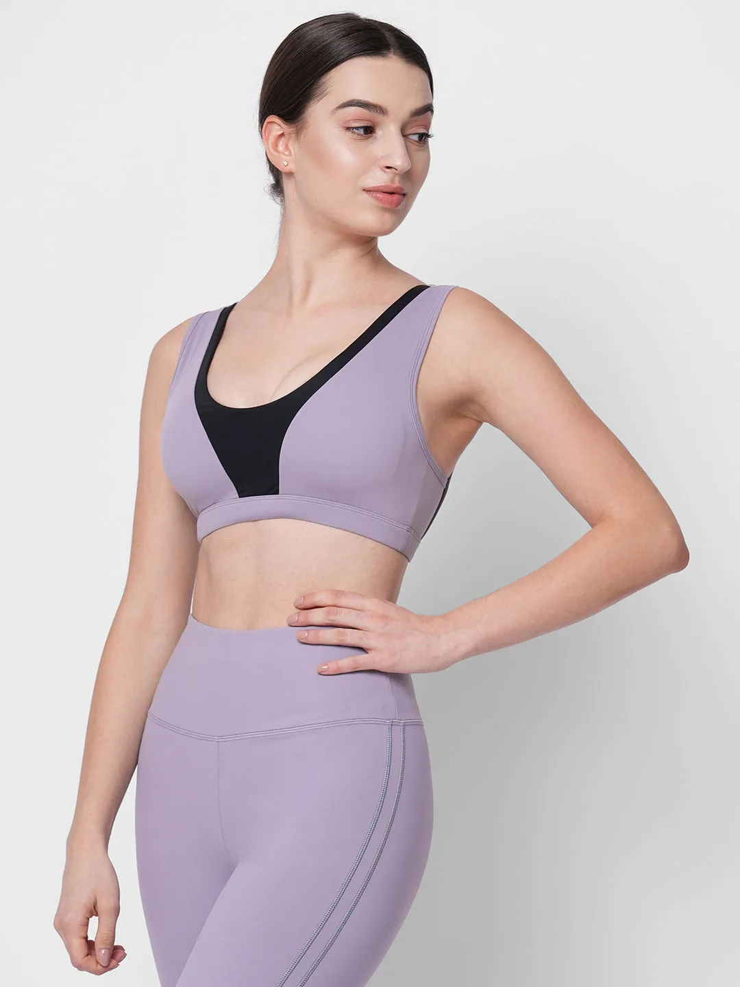New classic fit v neck lavender sports bra