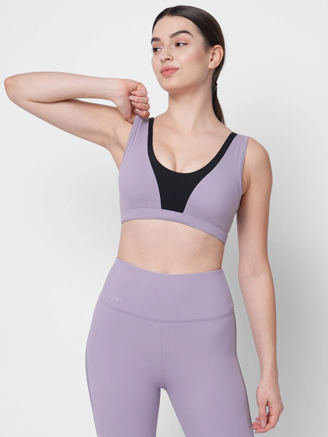 New classic fit v neck lavender sports bra