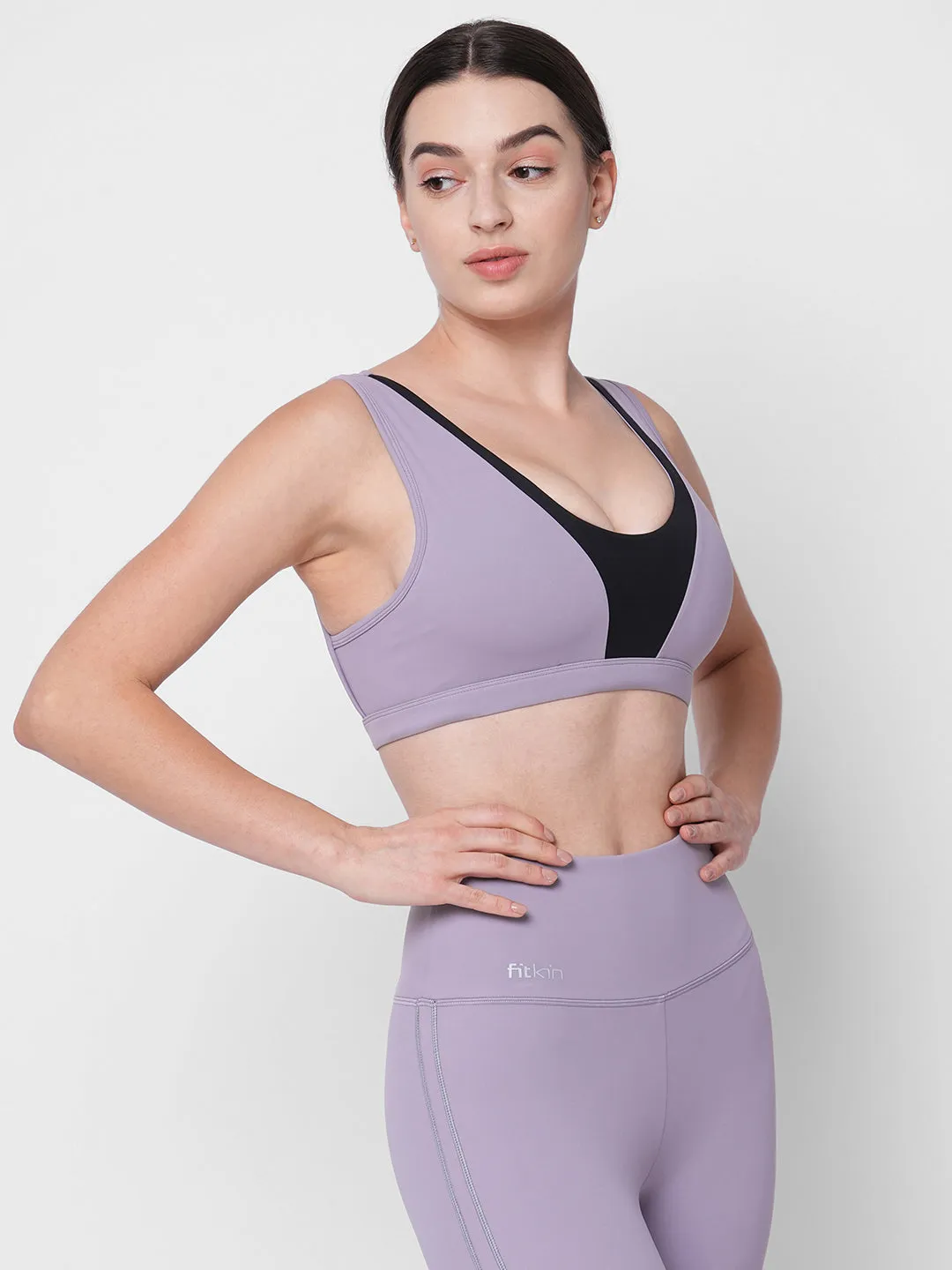 New classic fit v neck lavender sports bra