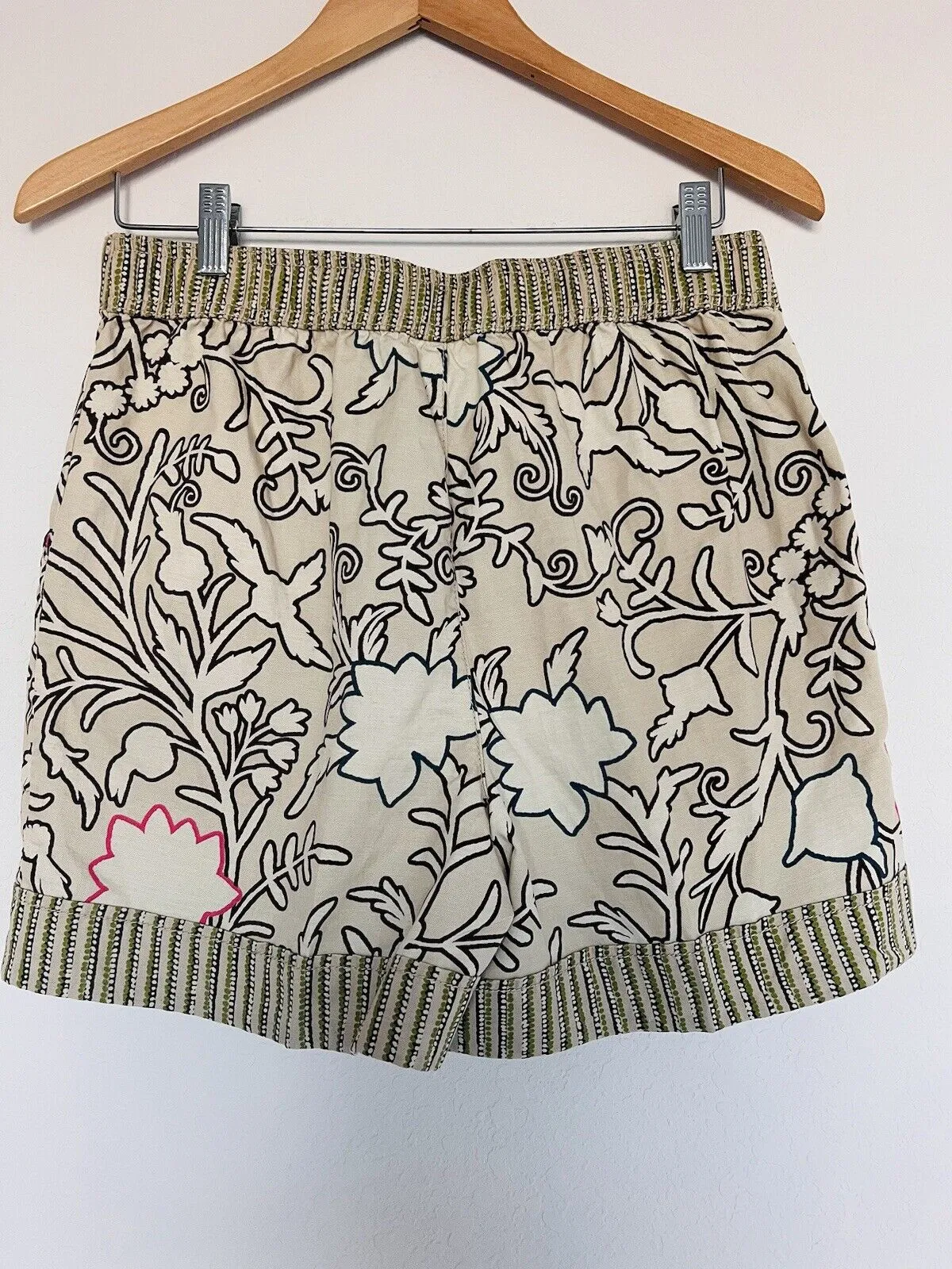NEW KNOX Rose Hi-Rise Shorts Sz M Beige Floral  Relaxed Fit Button Zip