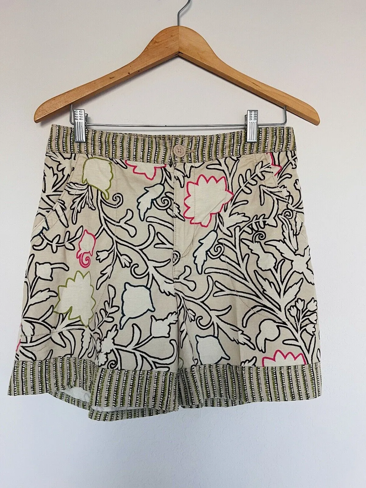 NEW KNOX Rose Hi-Rise Shorts Sz M Beige Floral  Relaxed Fit Button Zip