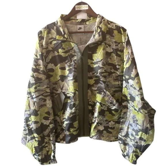 NIKE green camo floral oversize windbreaker jacket // XXL