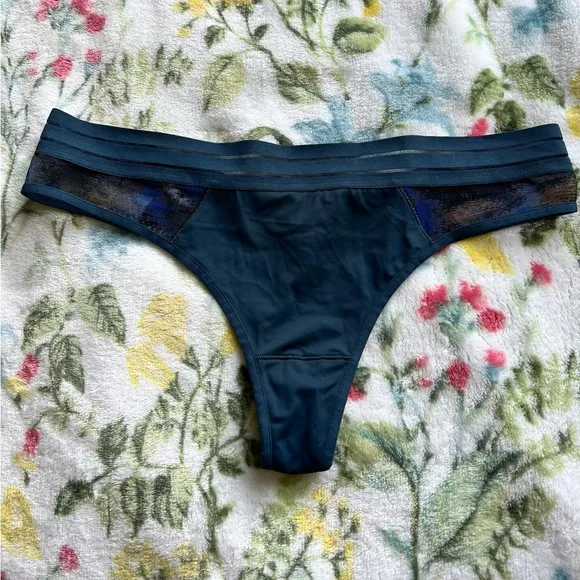 NWOT Designer Maison Lejaby Smooth as Silk Navy Thong - Sz M/L