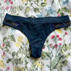 NWOT Designer Maison Lejaby Smooth as Silk Navy Thong - Sz M/L
