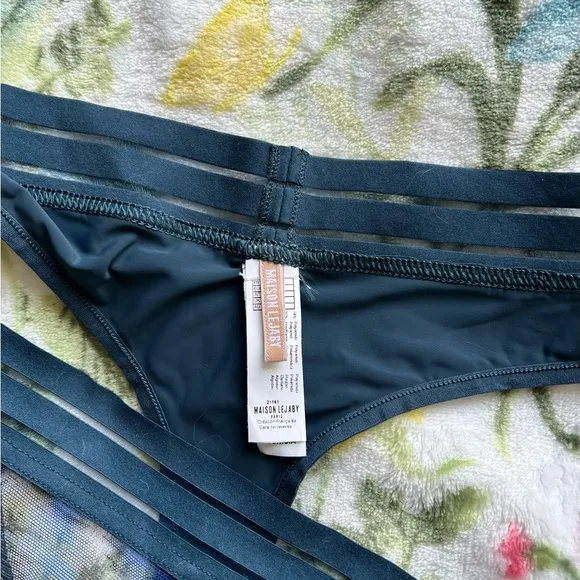 NWOT Designer Maison Lejaby Smooth as Silk Navy Thong - Sz M/L