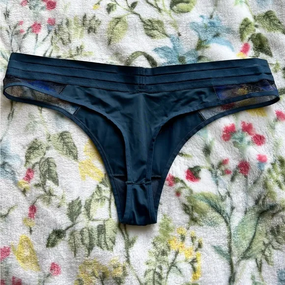 NWOT Designer Maison Lejaby Smooth as Silk Navy Thong - Sz M/L