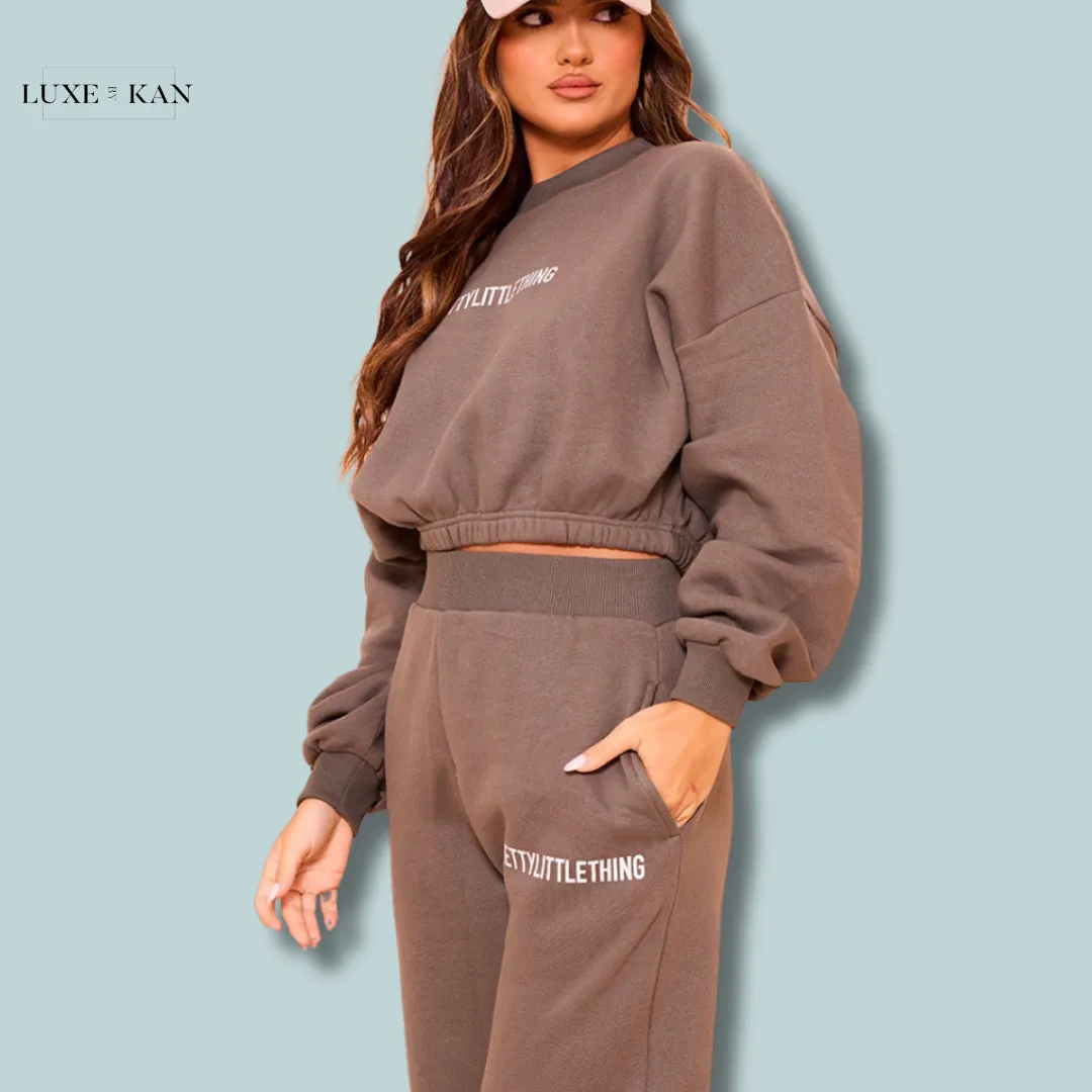 PRETTYLITTLETHING KHAKI LOGO OVERSIZED CINCHED CROPPED SWEATSHIRT