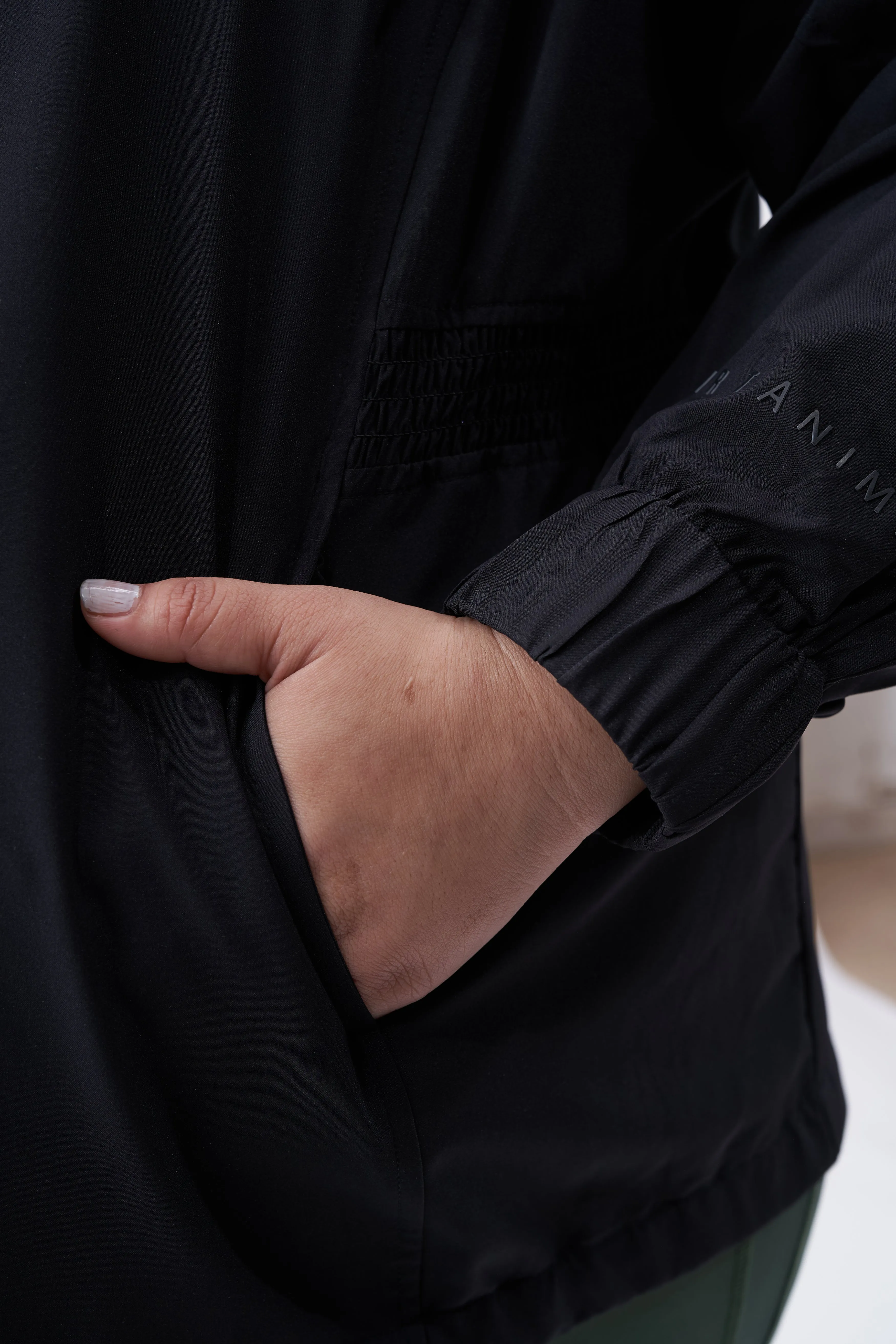 Resist Windbreaker: Black