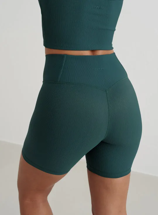 Ribbed Performance Midi Biker Short | Deep Emerald