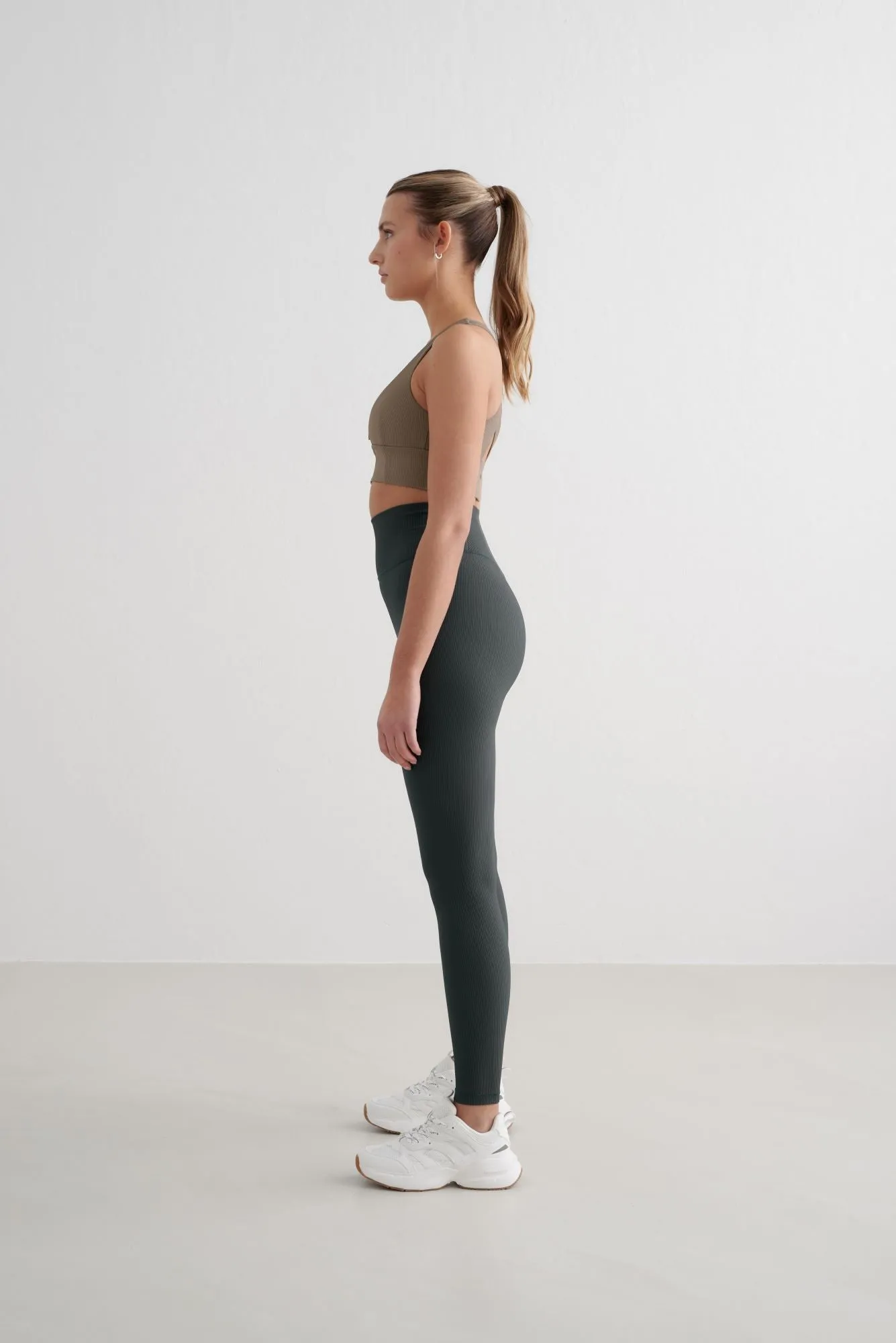 Ribbed Performance Zipped Bra | Nougat
