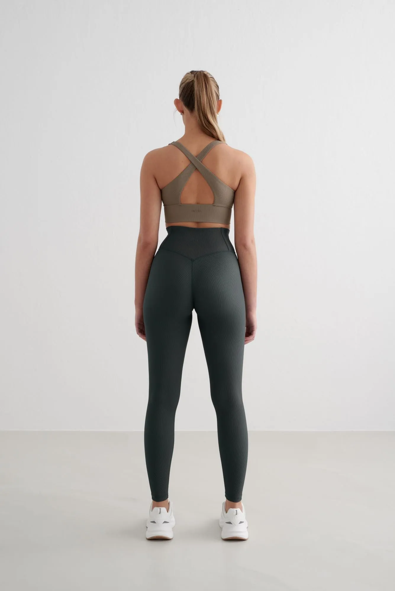 Ribbed Performance Zipped Bra | Nougat