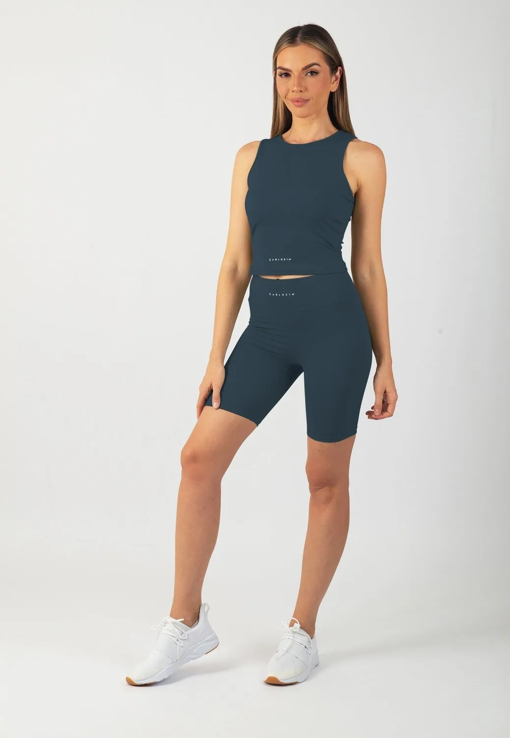 Serenita Active Shorts 8"