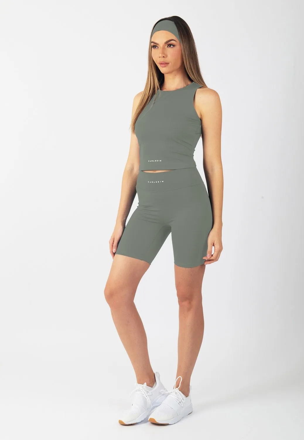 Serenita Active Shorts 8"