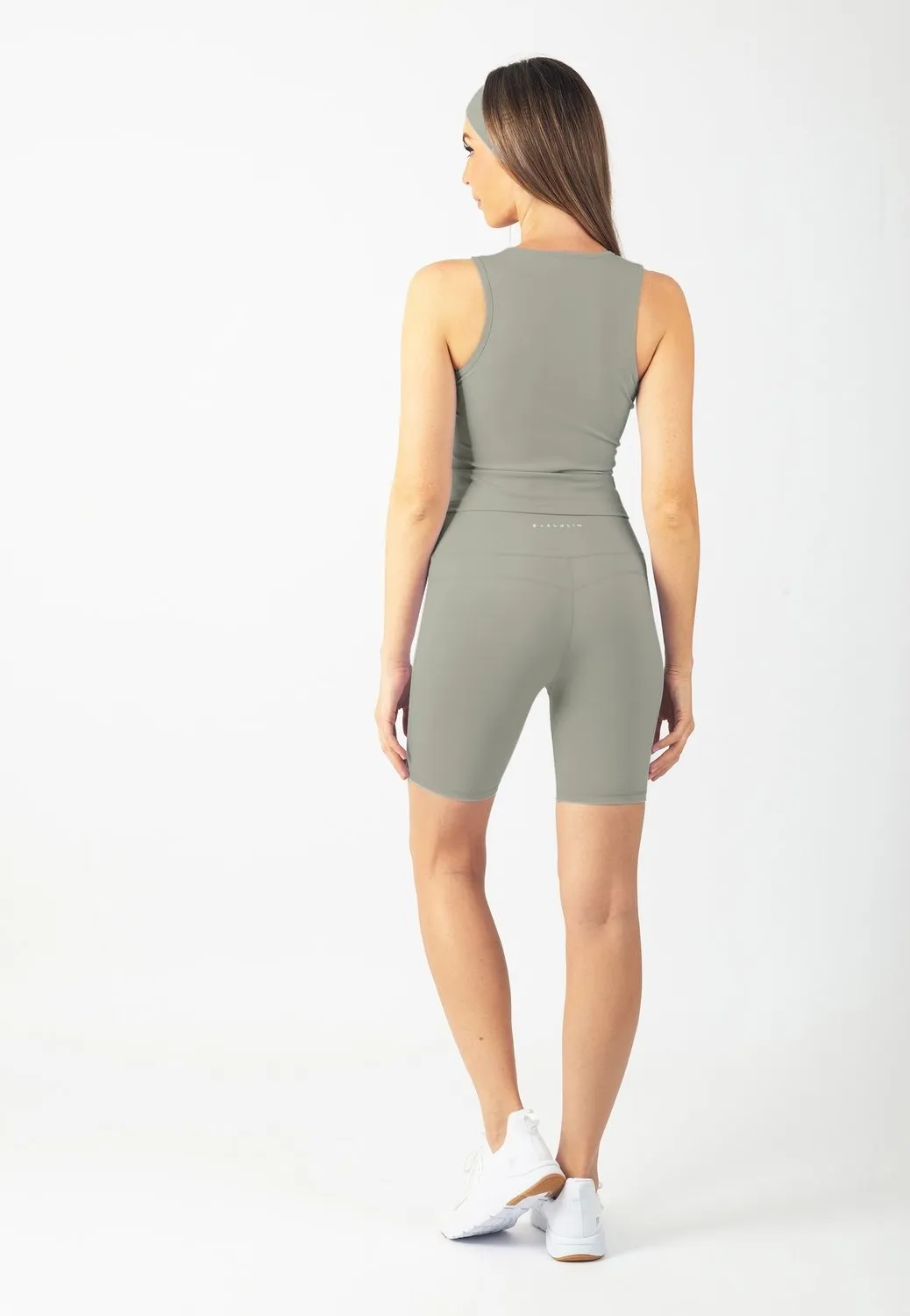 Serenita Active Shorts 8"