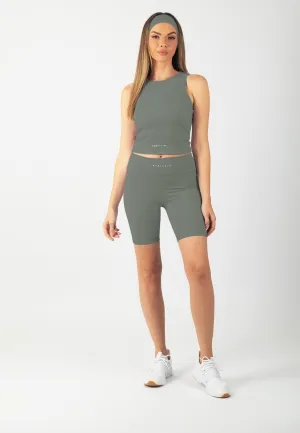 Serenita Active Shorts 8"