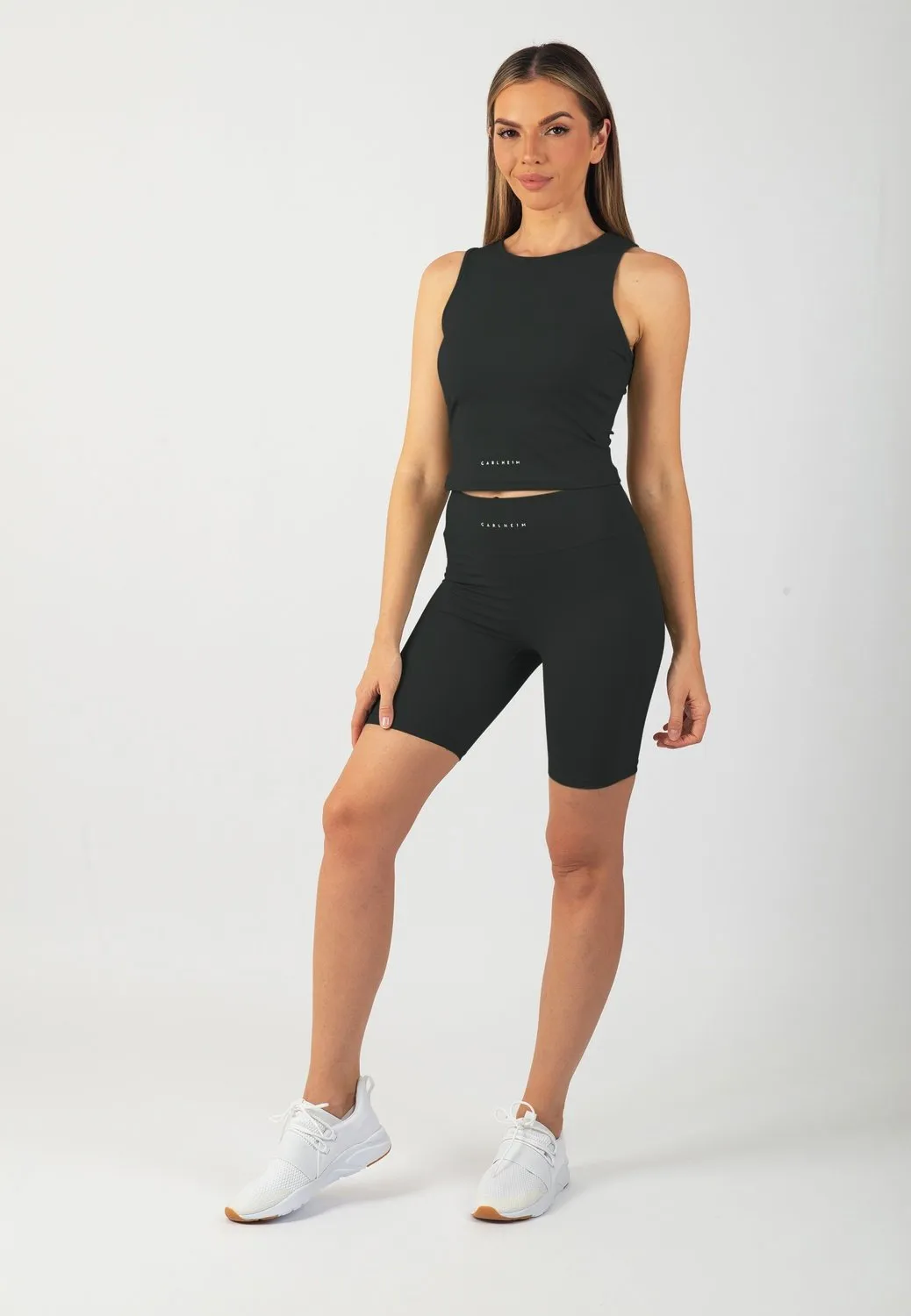 Serenita Active Shorts 8"