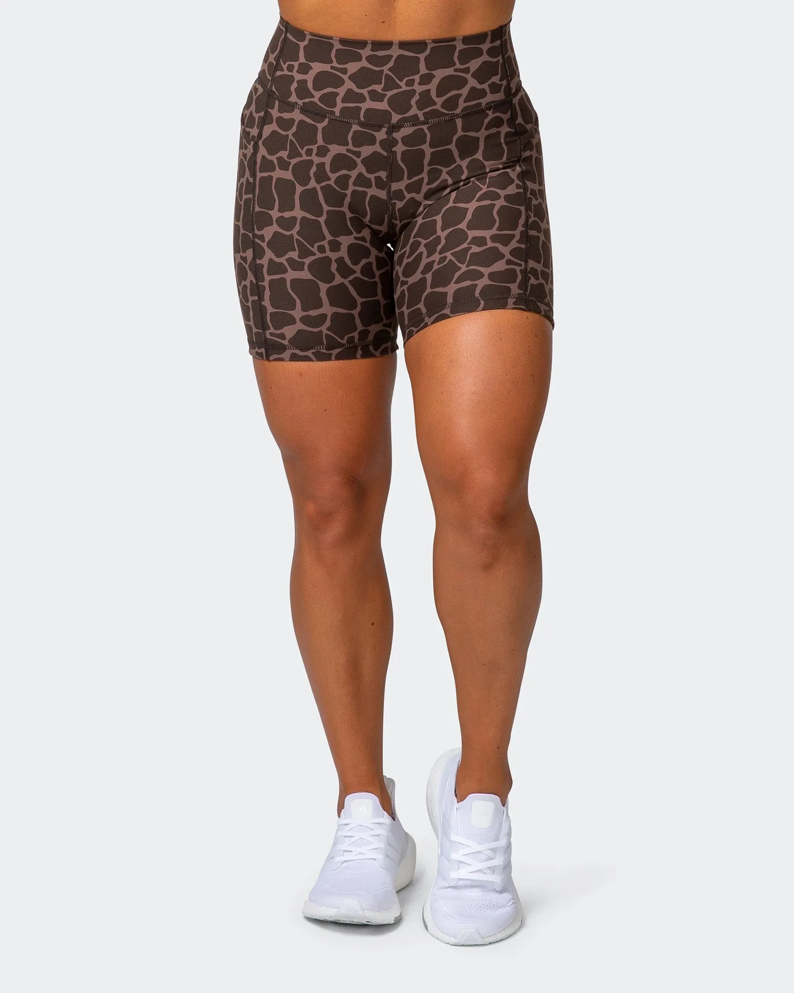 SIGNATURE POCKET BIKE SHORTS Tonal Giraffe Print