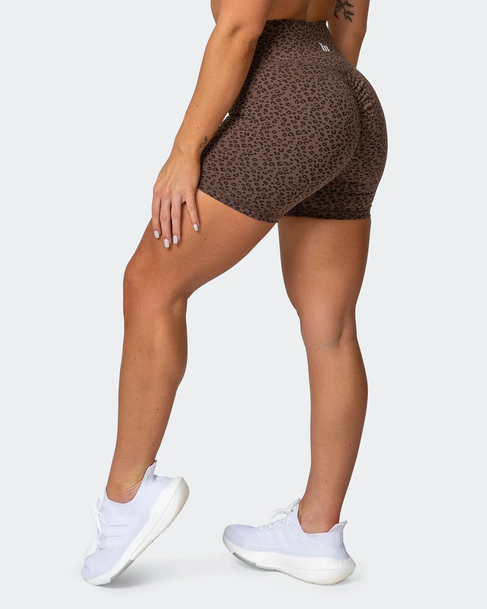 SIGNATURE SCRUNCH MIDWAY SHORTS Chocolate Mini Cheetah Print