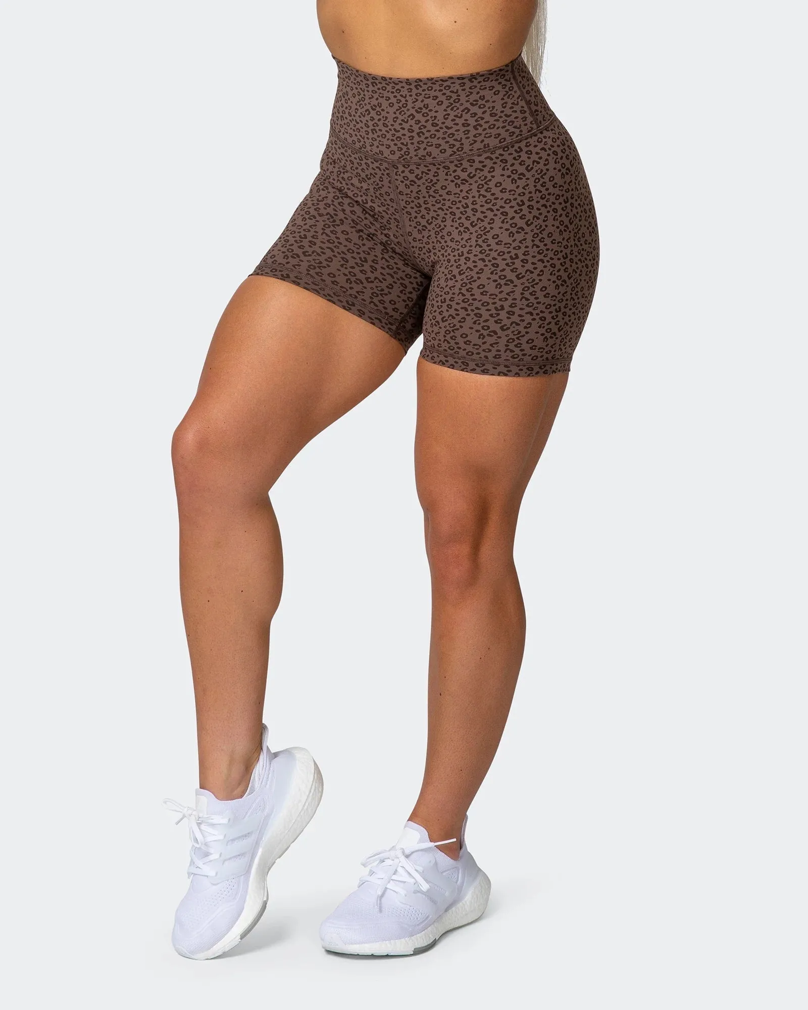 SIGNATURE SCRUNCH MIDWAY SHORTS Chocolate Mini Cheetah Print