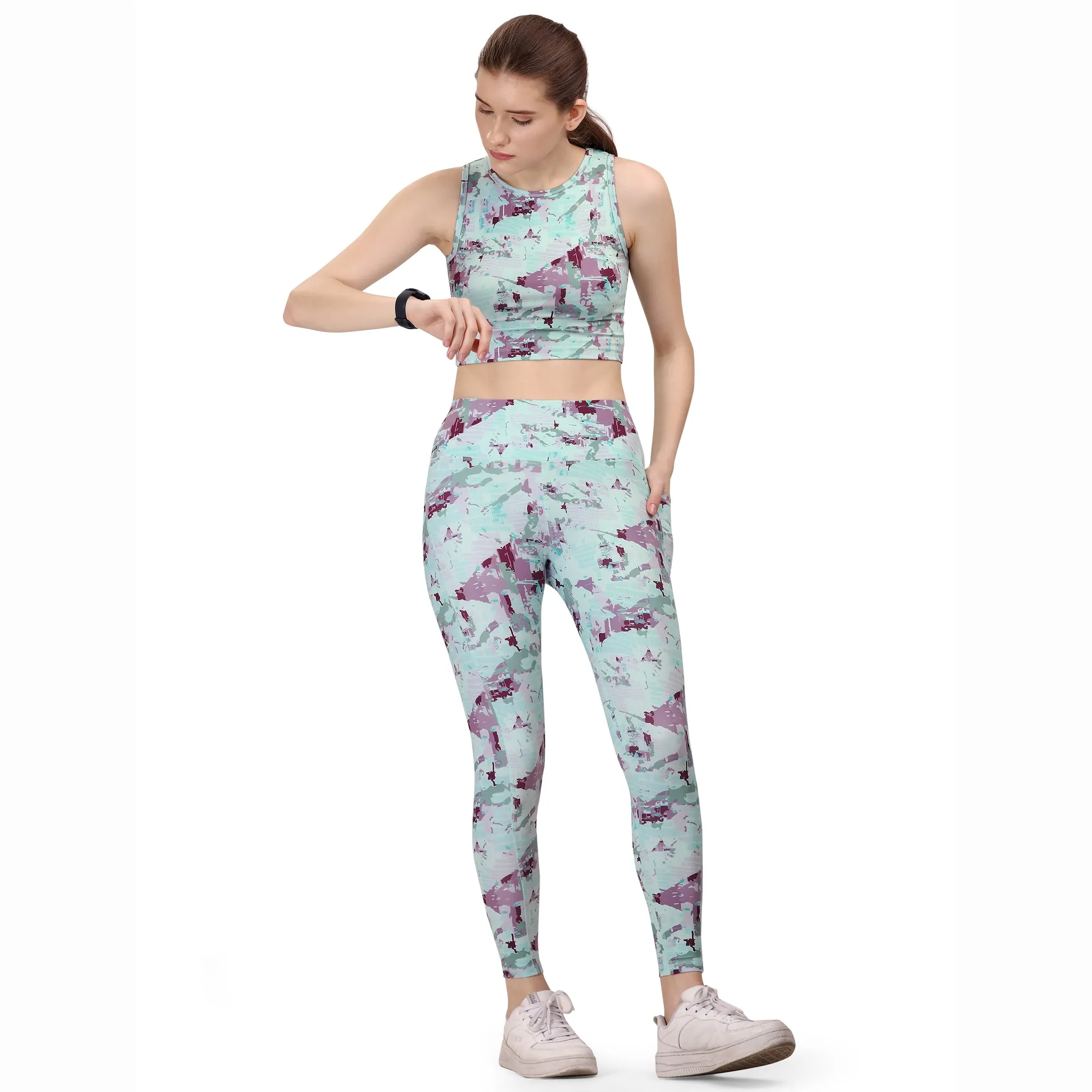 Sleeveless Activewear Printed Sports Crop Top