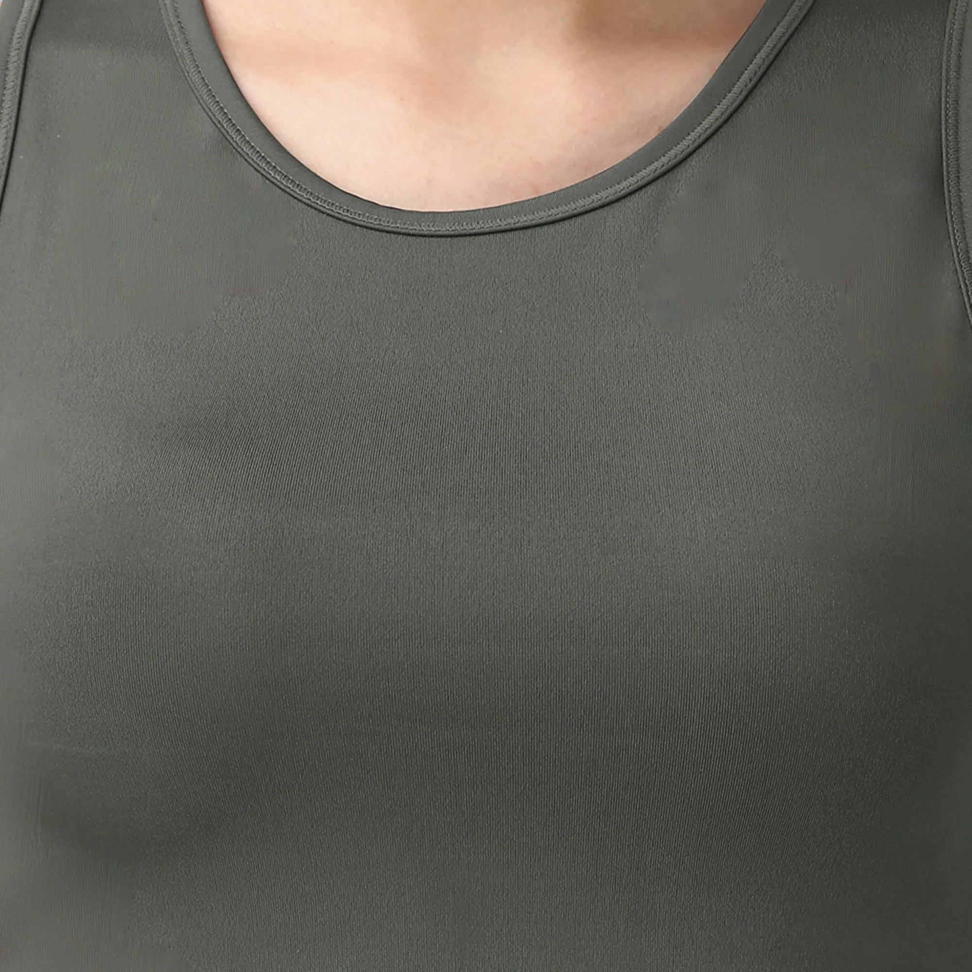 Sleeveless Activewear Solid Sports Crop Top