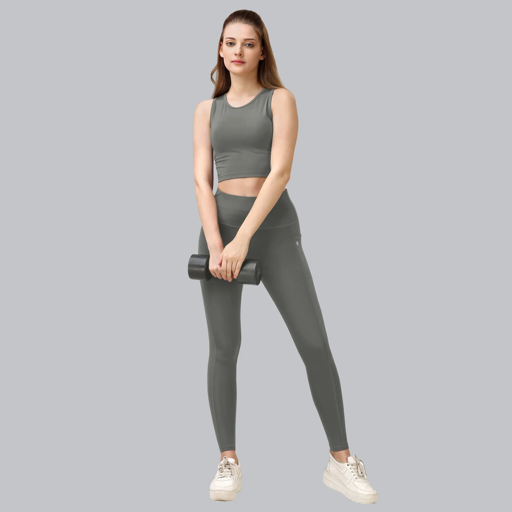 Sleeveless Activewear Solid Sports Crop Top