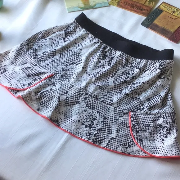 TAIL golf activewear spf 50 print Boa print NWOT