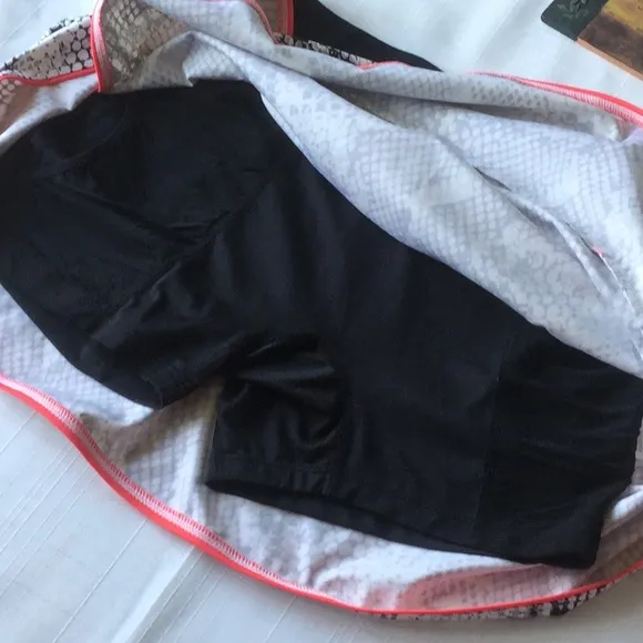 TAIL golf activewear spf 50 print Boa print NWOT