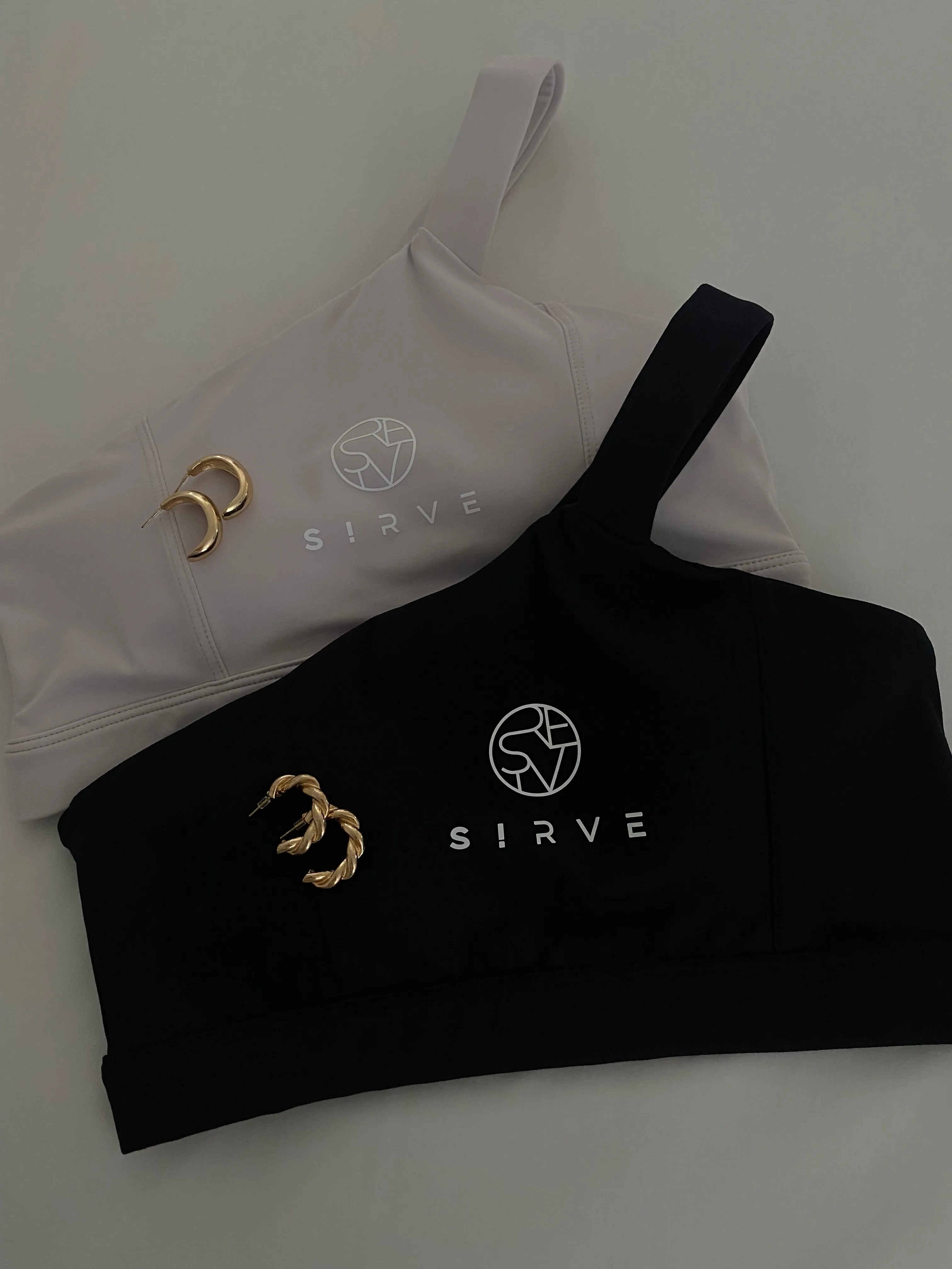 The stylish runner sports bra in fog