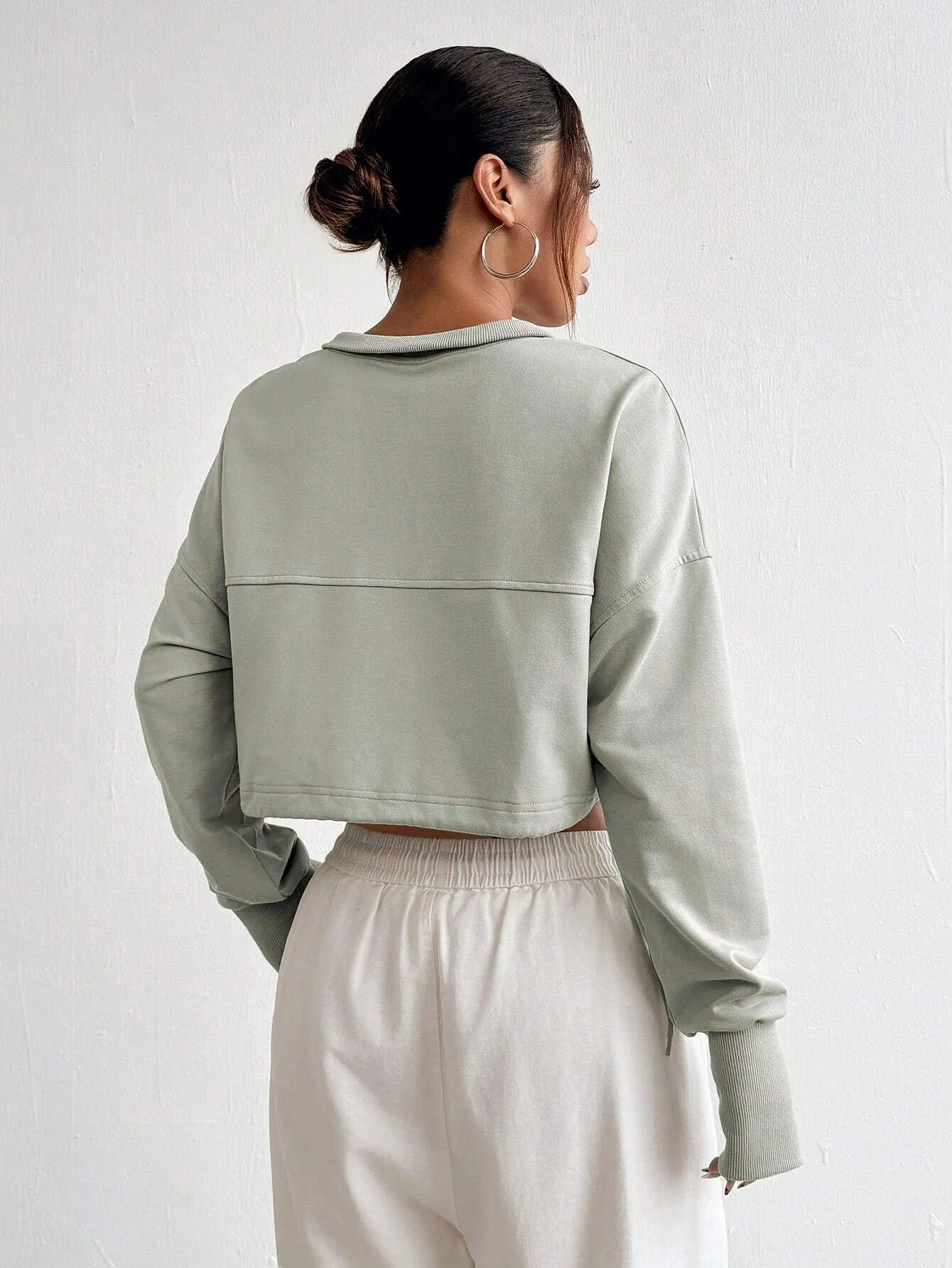 Trendy Cropped Hoodie – Stylish & Comfortable Long-Sleeve Sweatshirt