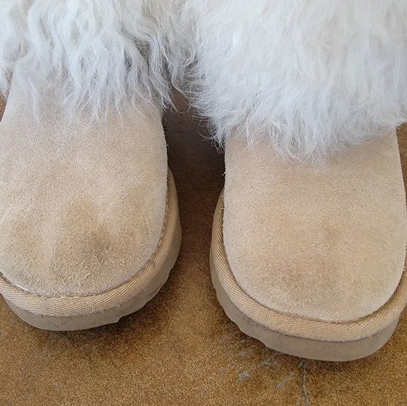 Ugg mongolian fur trimmed girls ugg boots size 3 guc ugg lida sheepskin boots