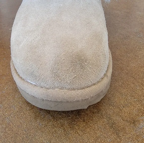 Ugg mongolian fur trimmed girls ugg boots size 3 guc ugg lida sheepskin boots